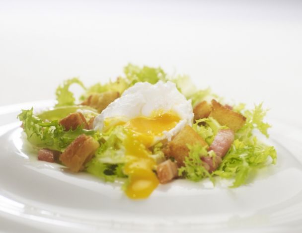 Salade lyonnaise - Notre recette avec photos - Meilleur du Chef